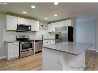 Photo #3: 20549474 Listing