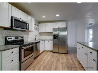 Photo #4: 20549474 Listing