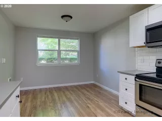 Photo #5: 20549474 Listing