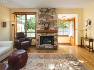 Photo #4: 20550376 Listing