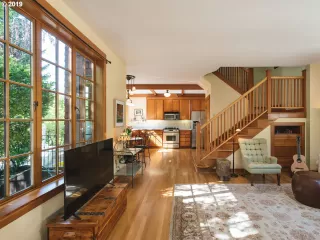 Photo #5: 20550376 Listing