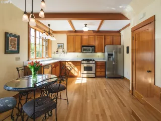 Photo #6: 20550376 Listing