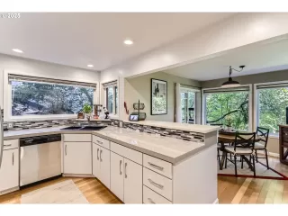 Photo #4: 205507249 Listing