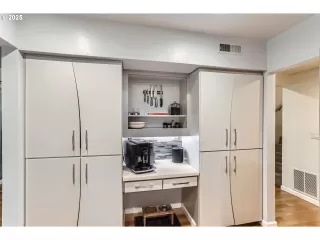 Photo #5: 205507249 Listing