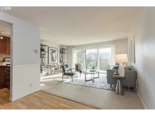 Photo #6: 20551154 Listing