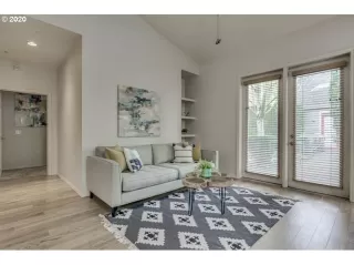 Photo #5: 20551289 Listing