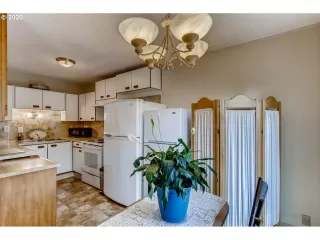 Photo #5: 20552093 Listing