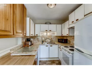 Photo #6: 20552093 Listing