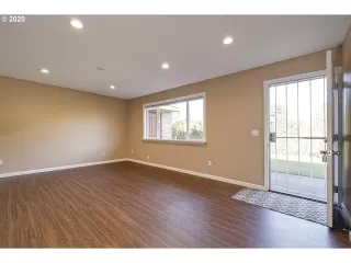 Photo #4: 20552665 Listing