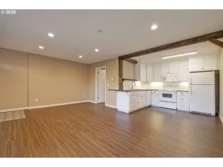 Photo #5: 20552665 Listing