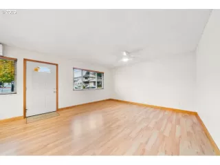 Photo #5: 20552834 Listing