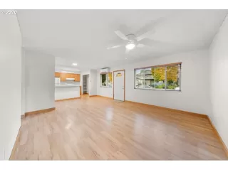 Photo #6: 20552834 Listing