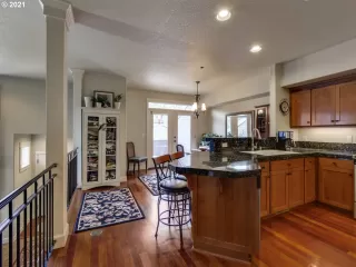 Photo #5: 20553235 Listing