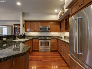 Photo #6: 20553235 Listing