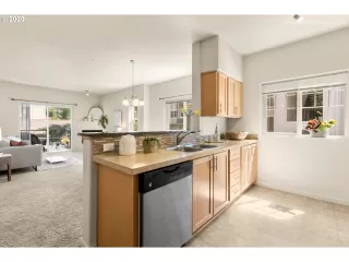 Photo #6: 20553244 Listing