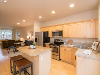 Photo #2: 20553396 Listing