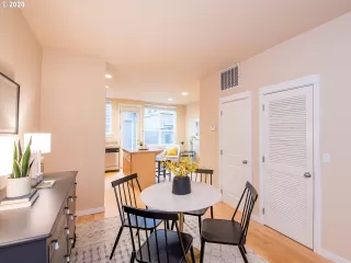 Photo #3: 20553396 Listing
