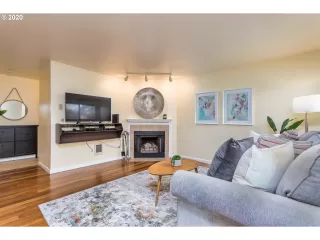 Photo #2: 20553471 Listing