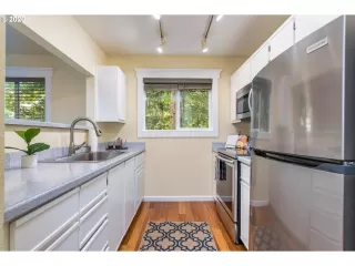 Photo #5: 20553471 Listing