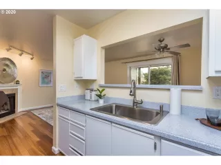 Photo #6: 20553471 Listing