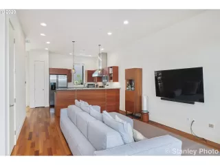 Photo #3: 20553644 Listing