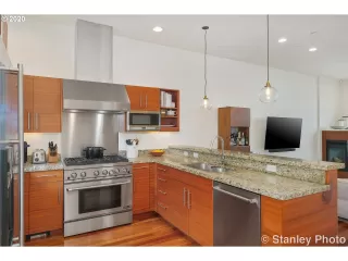 Photo #6: 20553644 Listing