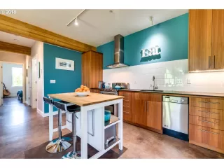 Photo #4: 20553759 Listing