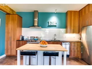 Photo #5: 20553759 Listing