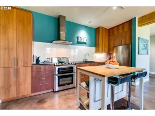 Photo #6: 20553759 Listing