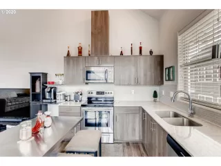 Photo #2: 20553843 Listing