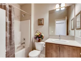 Photo #6: 20553843 Listing