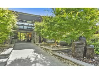 Photo #5: 20553936 Listing