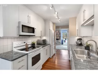 Photo #1: 20554745 Listing 