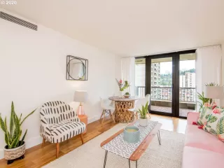 Photo #6: 20555082 Listing