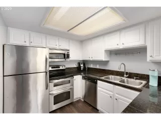 Photo #5: 20555103 Listing 