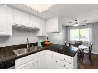 Photo #6: 20555103 Listing 