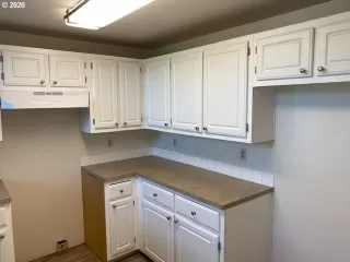 Photo #4: 20556759 Listing