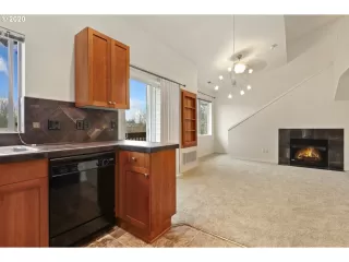 Photo #5: 20557094 Listing