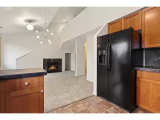 Photo #6: 20557094 Listing