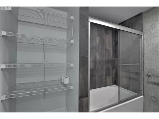 Photo #2: 20557126 Listing