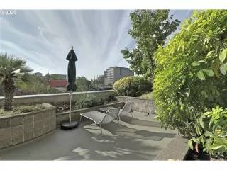 Photo #6: 20557126 Listing