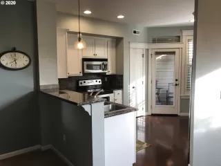 Photo #1: 20557890 Listing 