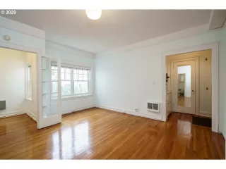 Photo #6: 20559093 Listing