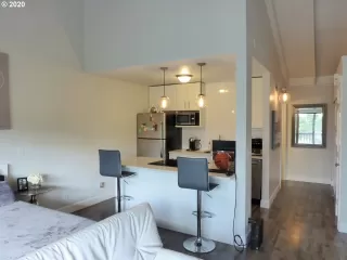 Photo #5: 20559396 Listing