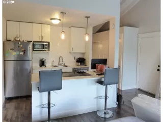 Photo #6: 20559396 Listing