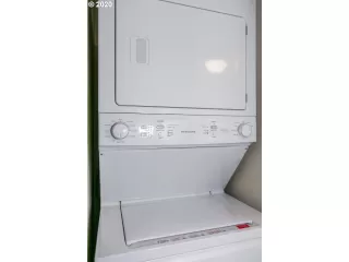 Photo #5: 20560792 Listing