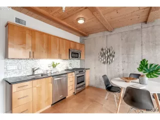 Photo #5: 20561027 Listing 