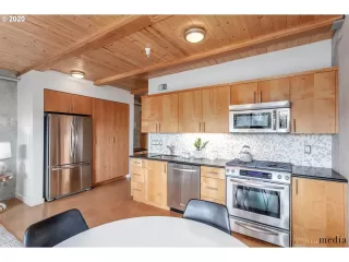 Photo #6: 20561027 Listing 