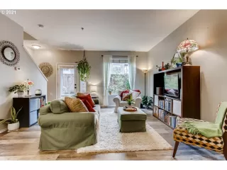 Photo #1: 20561227 Listing