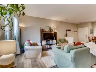 Photo #2: 20561227 Listing